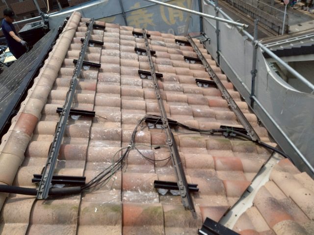 高松市林町｜太陽光パネル脱着＋鳩の巣撤去＋清掃で安心・快適な屋根環境に